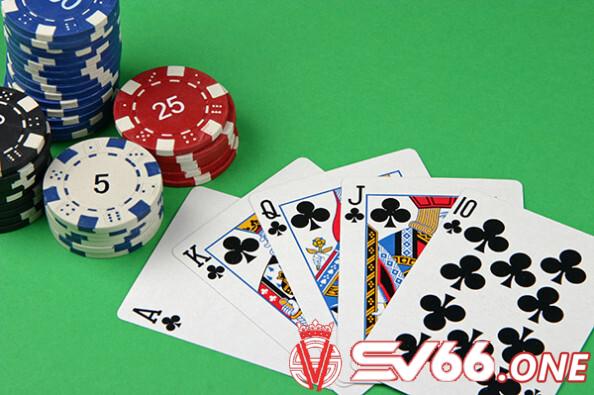 Mức phí rake trong poker trung bình là bao nhiêu?